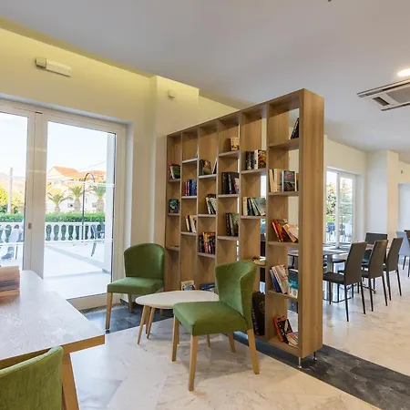 Ξενοδοχείο Exotica & By Zante Plaza 4*