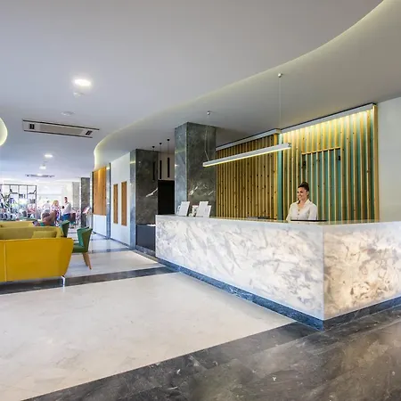 赞特广场新奇酒店及spa 4* Kalamákion